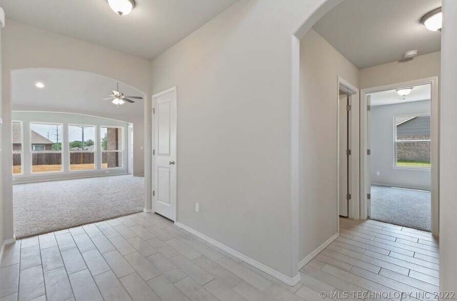 Building Photo - 3809 S 12th Pl