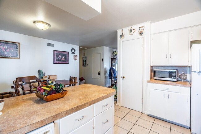 Building Photo - 9720 Brooks Ln