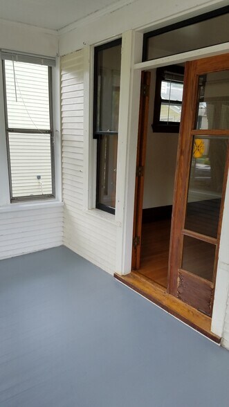 Building Photo - 532 W Wilson St