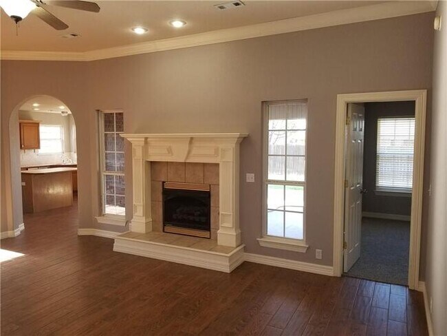 Building Photo - 884 Palisades Ave