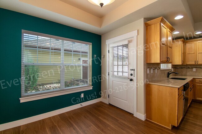 Building Photo - 5020 Cinquefoil Ln