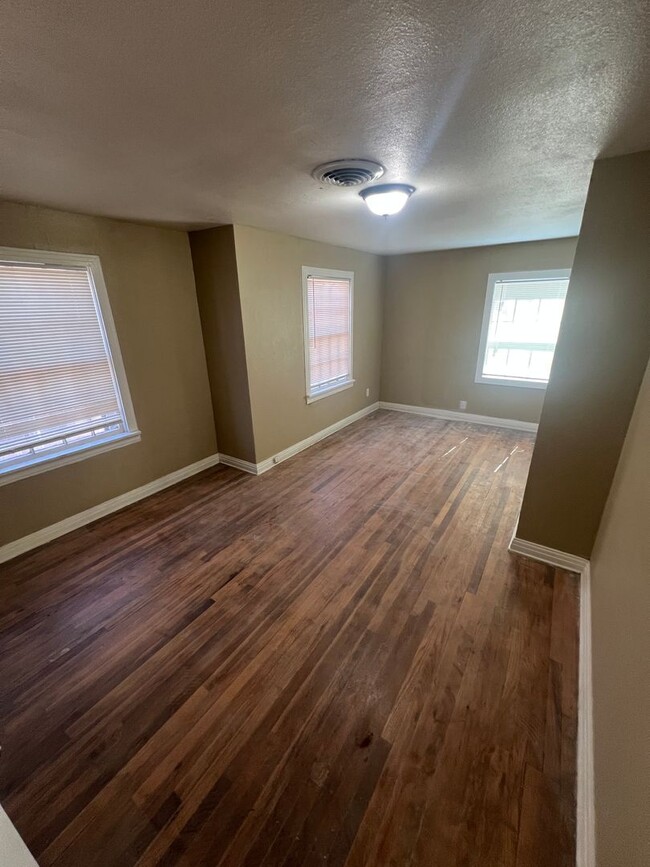 Building Photo - 3 bed 2.5 bath in Heart of Lubbock!