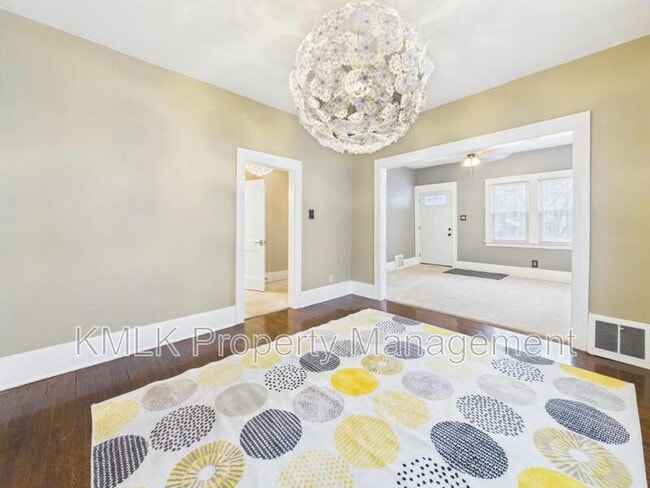 Building Photo - 1238 Sawyer Ave