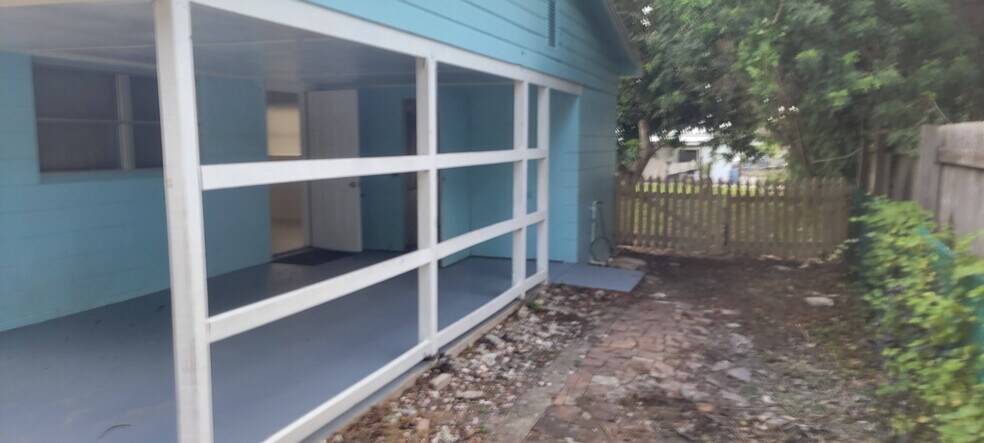 Building Photo - 2439 2nd Avenue SE