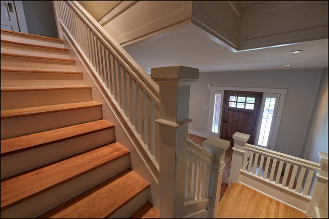 Building Photo - 1420 Hawthorne St