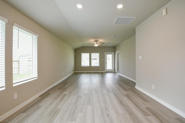 Building Photo - 18743 Etta Pnes Cir