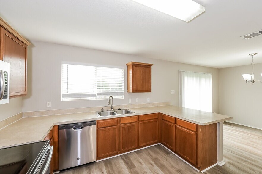 Building Photo - 413 Dakota Ridge Dr