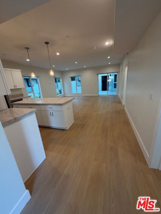 Building Photo - 5191 1/2-5191 1/2 Lindley Ave