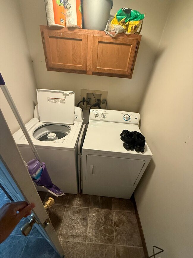 Building Photo - HEST412