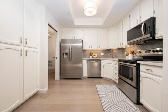 Building Photo - 217 8th Ave