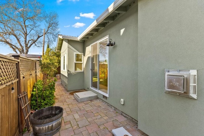 Building Photo - 5825 Laguna Seca Way