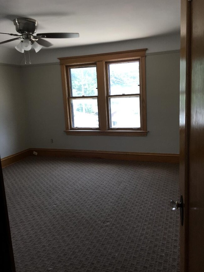 Building Photo - 7228 N Rogers Ave