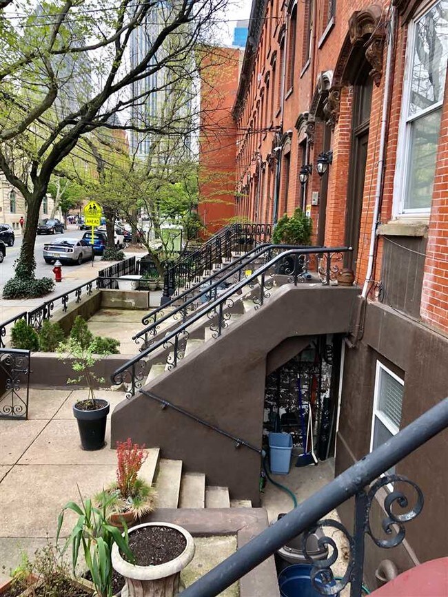 Building Photo - 149 Grand St