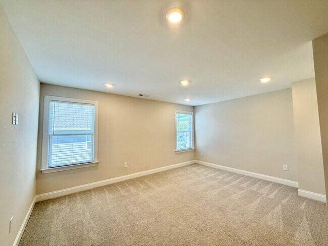 Building Photo - Luxurious 5BD, 4.5BA Holly Springs Home in an HOA Community with Resort-Style Amenities near Down...