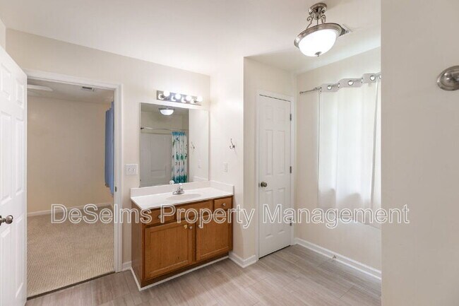 Building Photo - 1405 S Glenleigh Ct