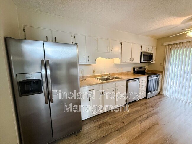Building Photo - 888 De Paul Dr