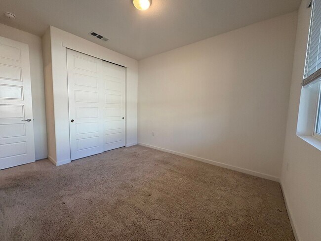 Building Photo - Beautiful 4 Bedroom 3 Full bath House with Solar in Gated Antioch Community