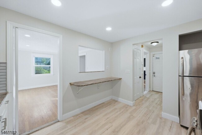 Building Photo - 271 Fuller Terrace