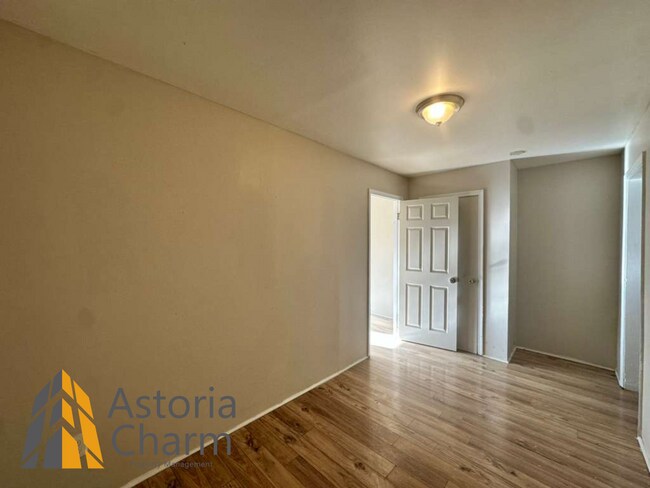 Building Photo - 910 Edmondson Ave