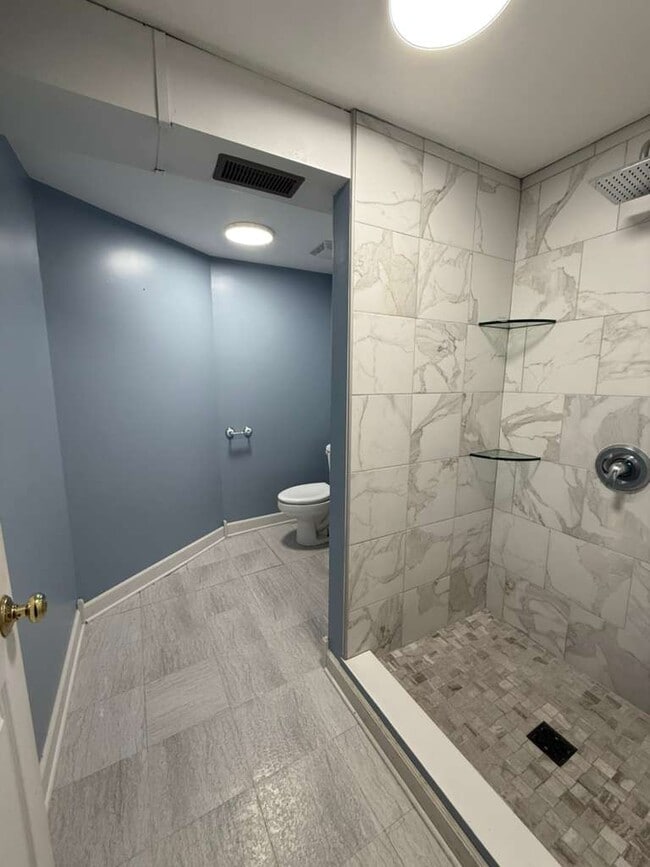 Building Photo - 1410 Whispering Springs Cir