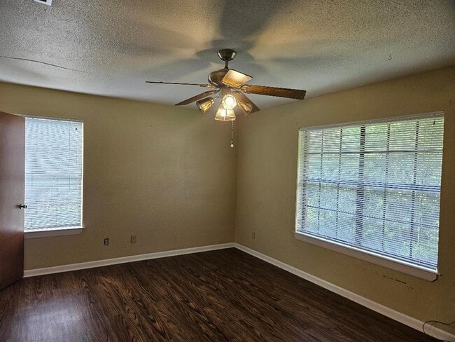 Building Photo - 16 N Ave A