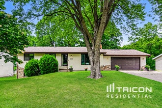 Building Photo - 15220 Forest Cir SE