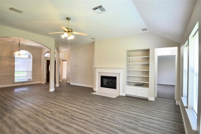 Building Photo - 12118 Green Trails Dr