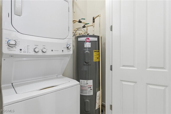 Building Photo - 2825 Palm Beach Blvd