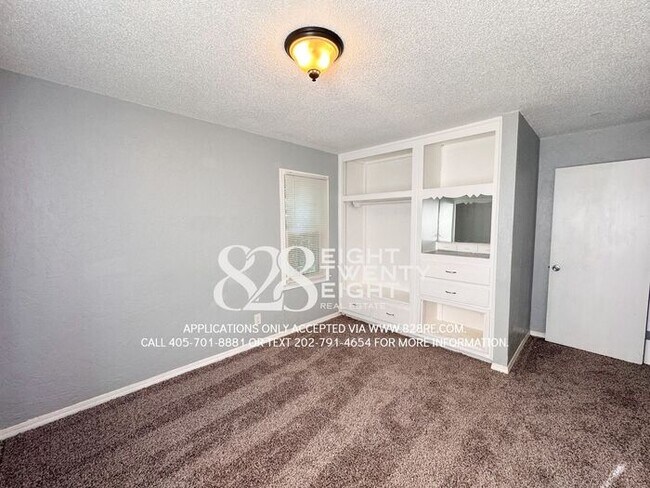 Building Photo - 1/2 OFF 1ST MONTH'S RENT! 3 Bed/1 Bath Single Family Home Available Now! Within 5 miles of TAFB!