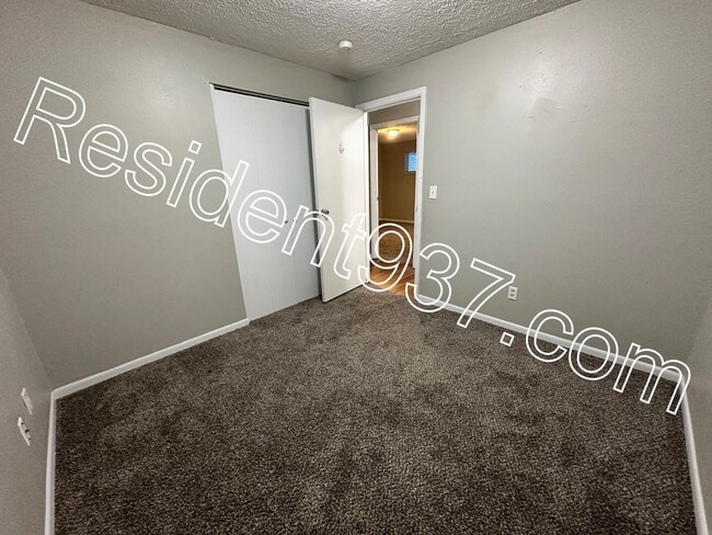 Building Photo - 3 Bed 2 bath Home