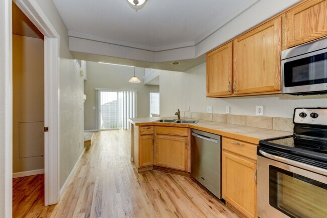 Building Photo - 3 Bed 3 Bath corner Lot in Broomfield! Newly Refinished Wood Floors With Pool!!
