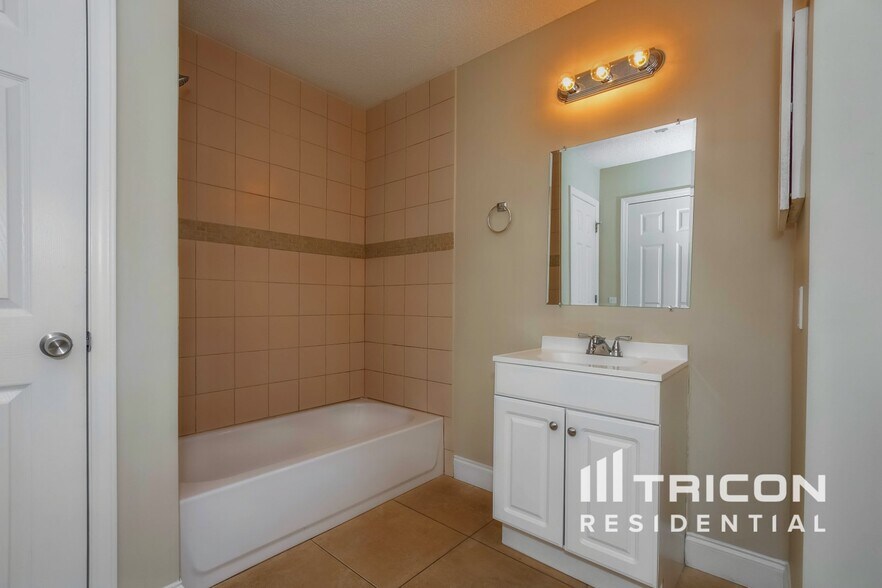 Building Photo - 3226 Twin Falls Ln