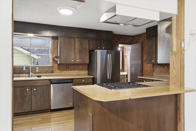 Building Photo - 173 Helman St