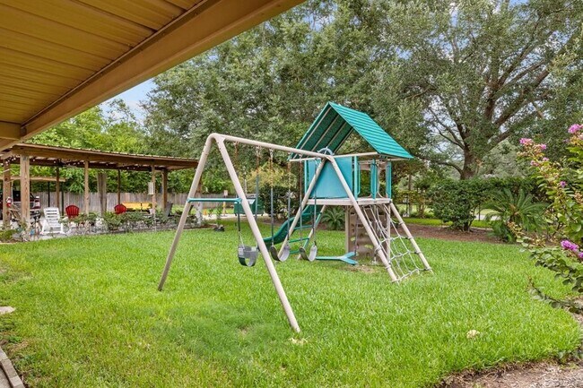 Building Photo - 7648 Broadview Dr