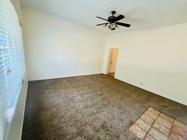 Building Photo - 722 W 400 N