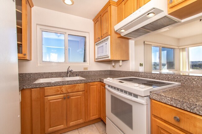 Building Photo - 4015 Crown Point Dr