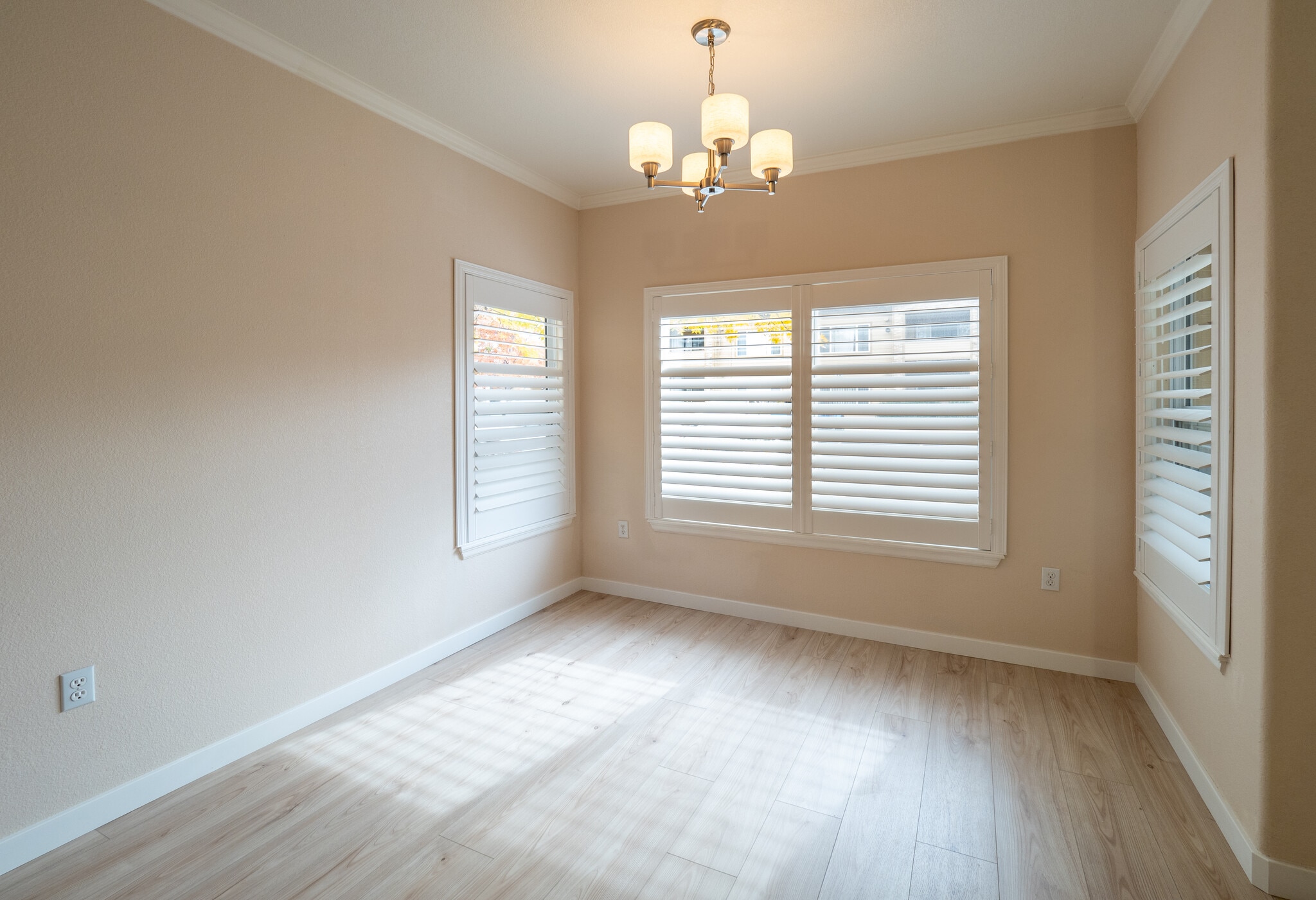 Dining area - 4875 S Balsam Way