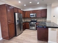 Building Photo - Beautiful 3 Bedroom, 2 1/2 Bath Condo, In Riverside