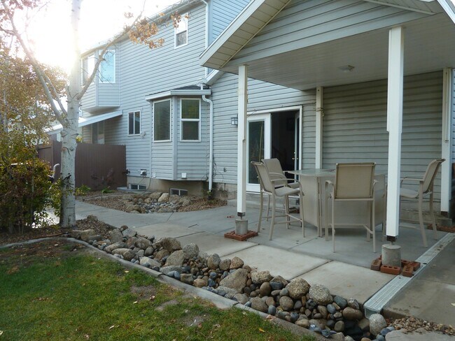 Building Photo - 571 E 5400 S