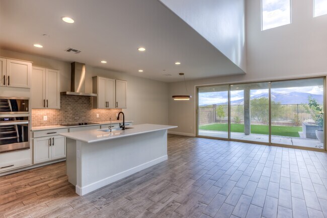Building Photo - 5545 S Adero Cyn Trl