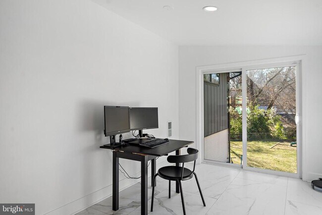 Building Photo - 608 Winona Ct