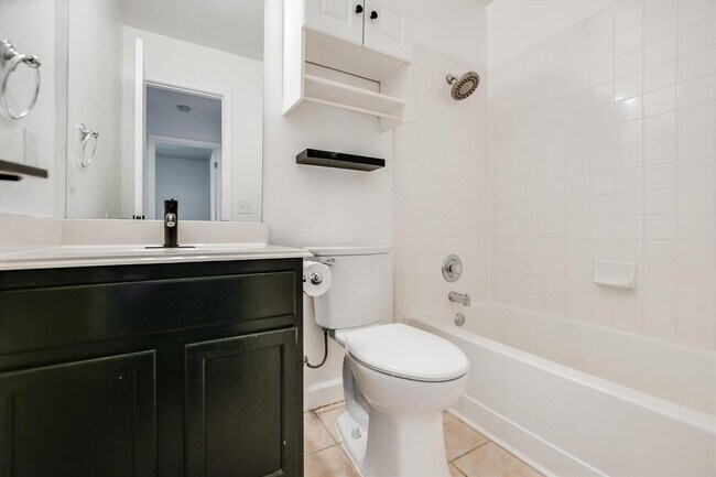 Building Photo - 906 Iris Dr