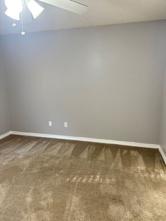 Building Photo - 3/2 Cottage in Maple Oaks Subdivision with garage