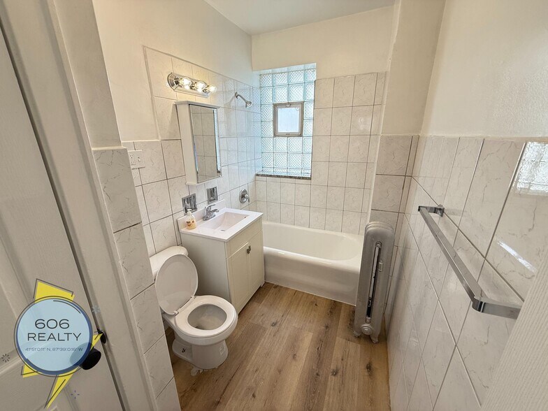 Building Photo - 4919 W Berteau Ave