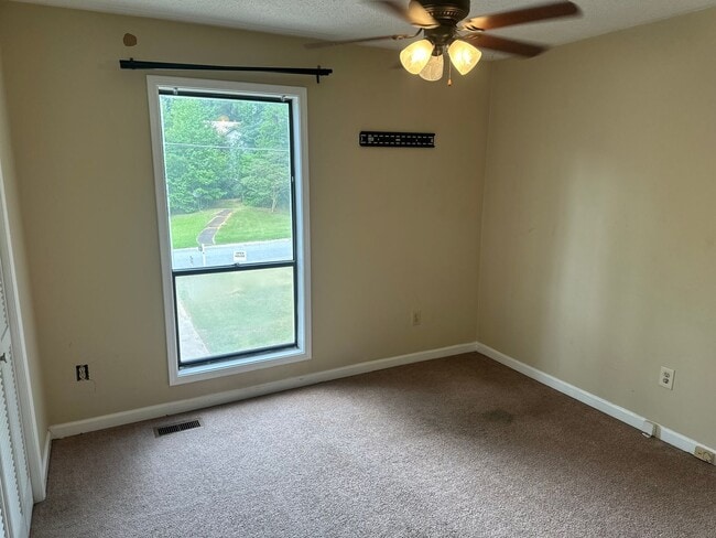 Building Photo - Large 4BR in Marietta