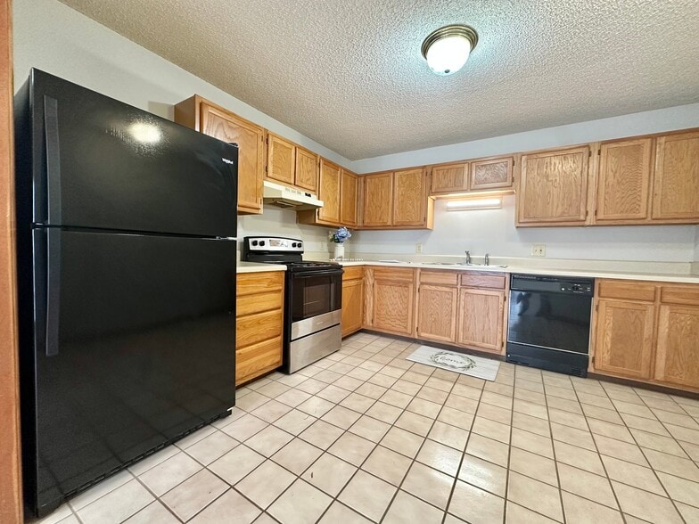 Building Photo - 107 Mountain View Dr