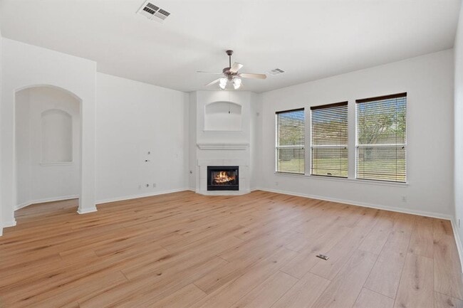 Building Photo - 209 Canterbury Dr