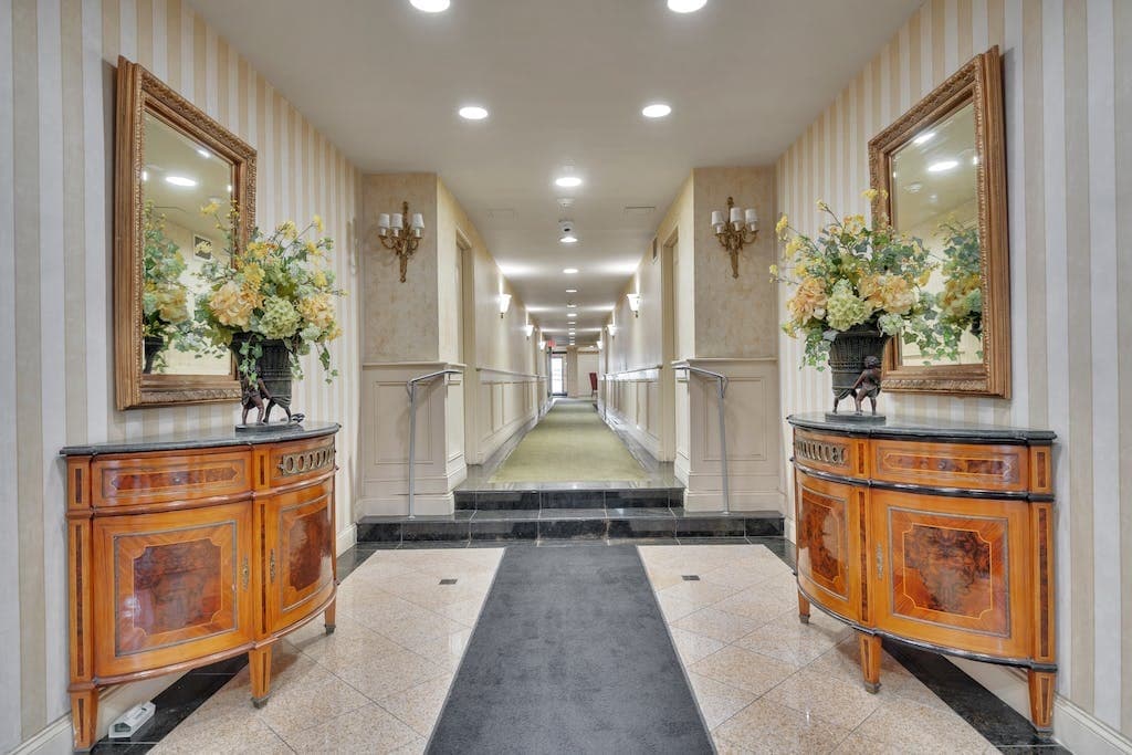 Lobby - 8800 Boulevard East