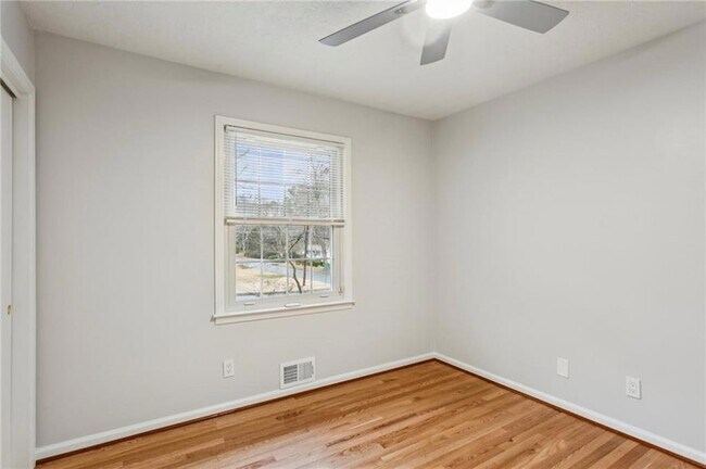 Building Photo - 3436 Brookview Dr