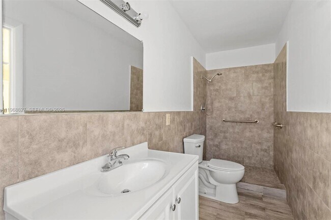 Building Photo - 12905 NE 4th Ave